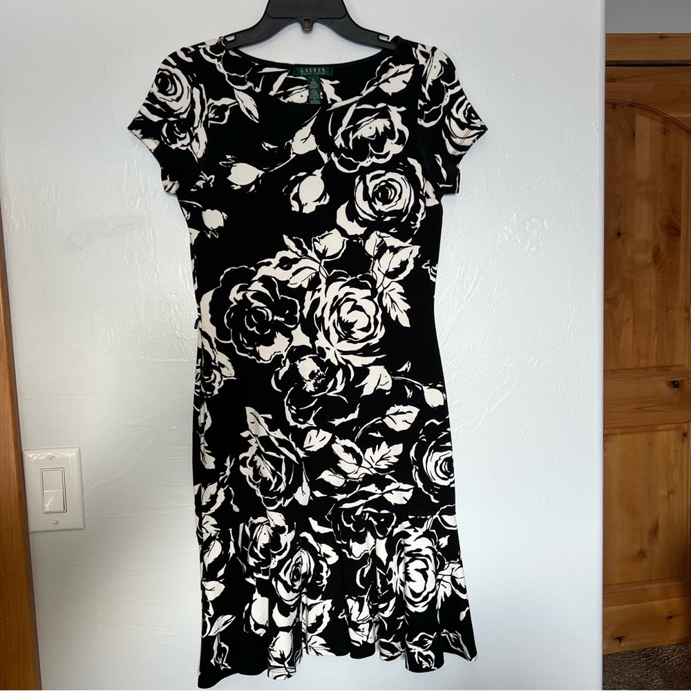 Short Ralph Lauren dress with ruffle on bottom